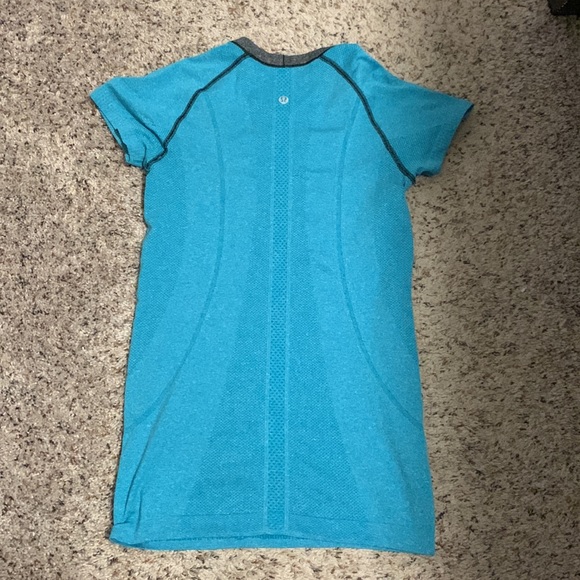 Lululemon shirt size 4 - Picture 5 of 5